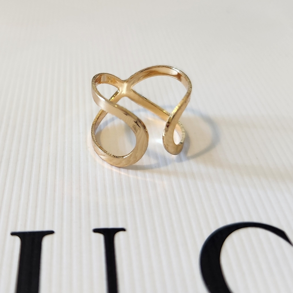 🔷️ Gold Plated X Style Wrap Ring Size 4 NWT - Picture 2 of 3